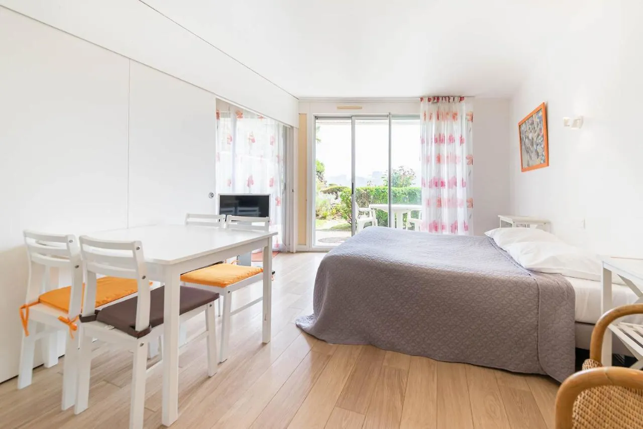Residence Le Crystal Dinard Plage 0*,  فرنسا