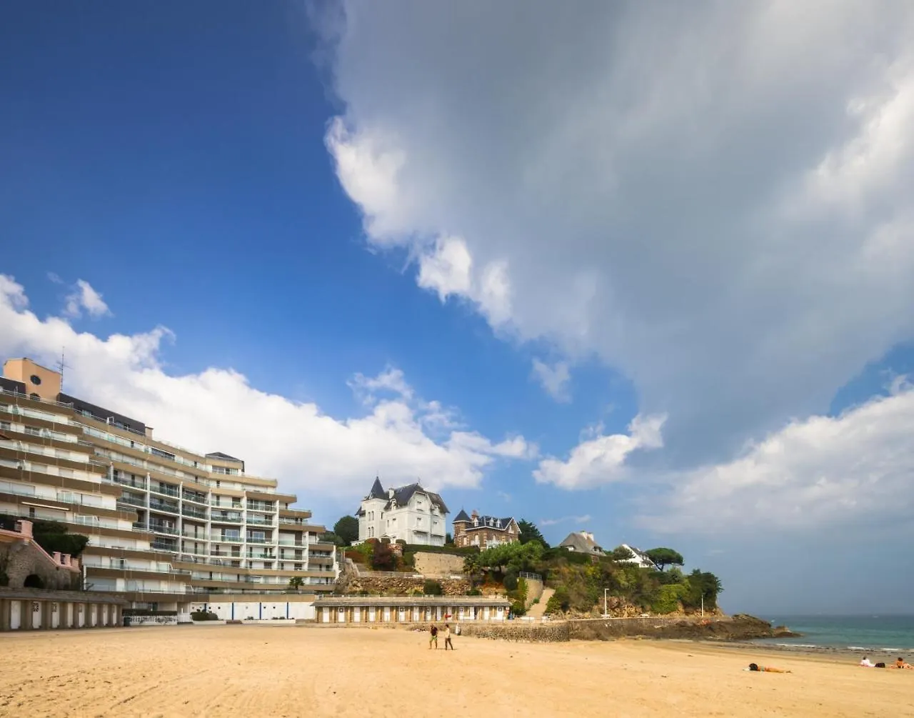 Residence Le Crystal Dinard Plage 0*,  فرنسا